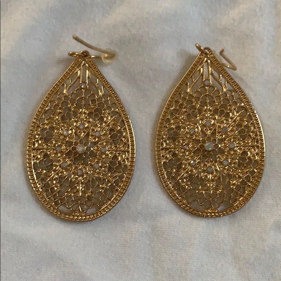 Jewelry - gold teardrop earrings